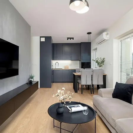 Spacious And Modern Paderewskiego With Air Conditioning By Renters Apartamento *